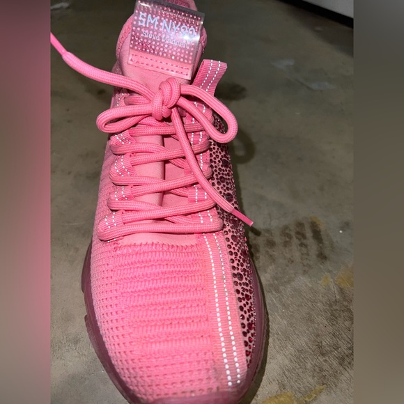 Steve Madden -8.5 - runs a half size small - Picture 2 of 4